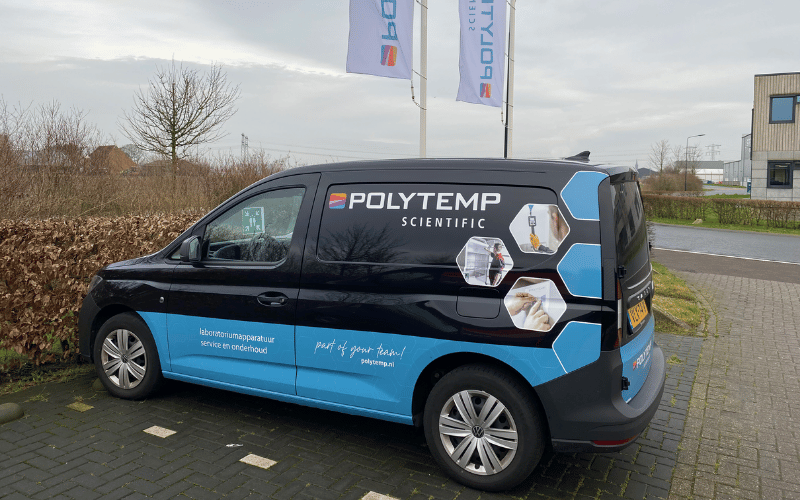 Poly Temp Scientific servicemonteur bij laboratoriumapparatuur